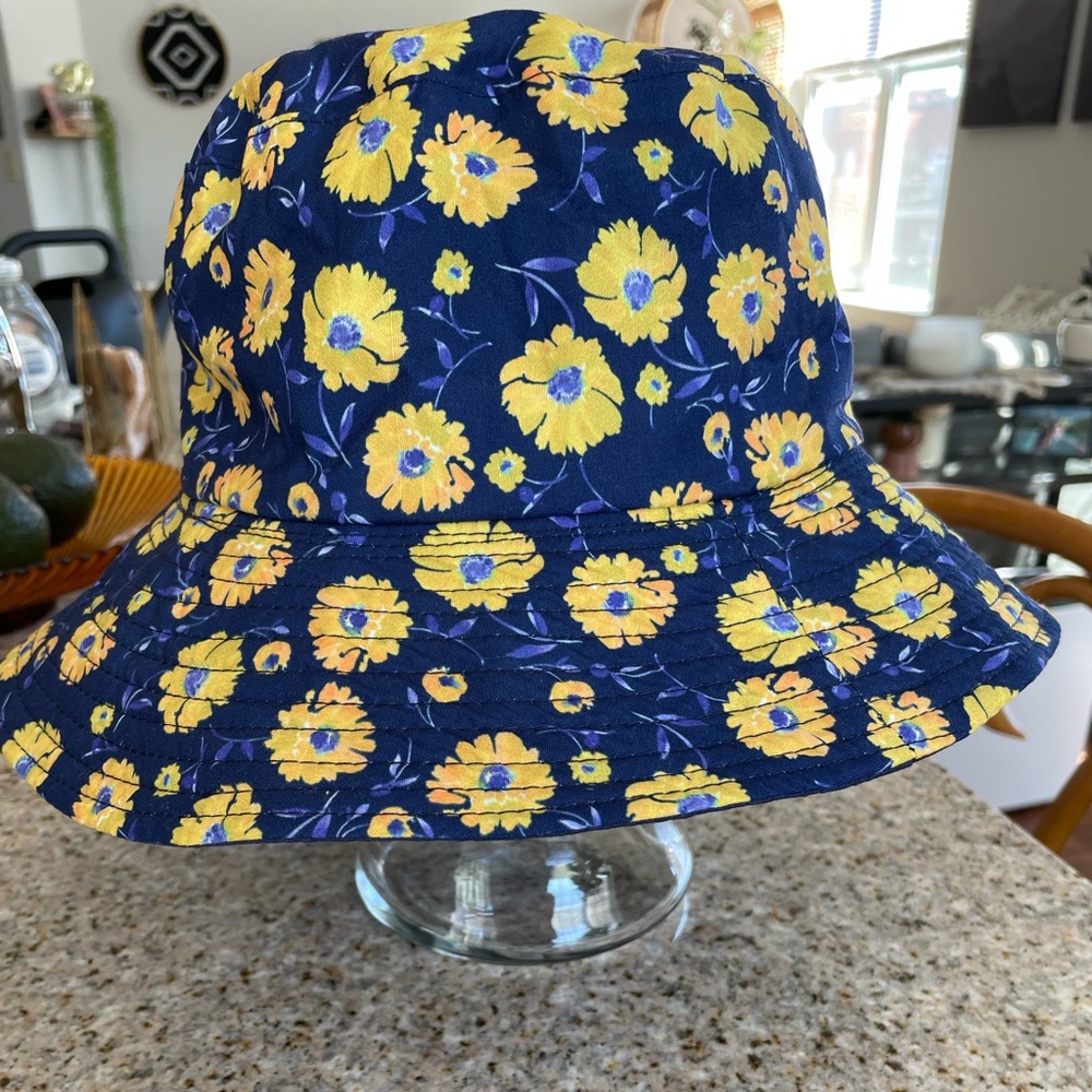 DAISY BUCKET HAT REVERSIBLE